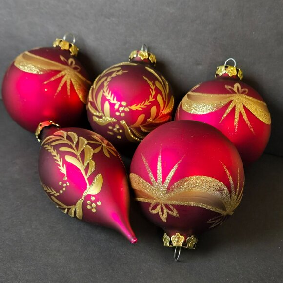 Red And Gold Glass Christmas Ornaments Set Of 5 Bow And Laurel Pattern 3–6 Inch - Picture 1 of 10